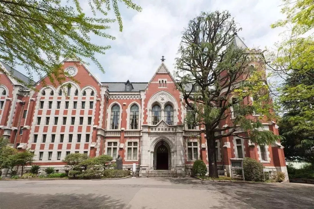 日本慶應(yīng)大學(xué)學(xué)費及申請條件