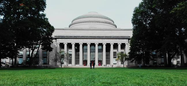 國(guó)外展示設(shè)計(jì)哪個(gè)大學(xué)好