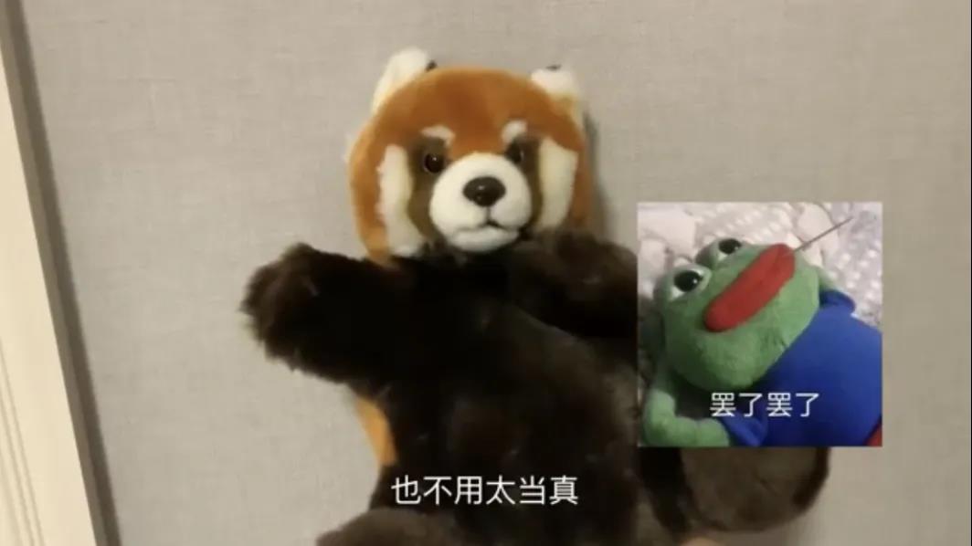 倫藝是眾多藝術(shù)留學(xué)學(xué)子的夢校，如拿到了該校的入場券，相信絕大多數(shù)同學(xué)會毫不猶豫地奔赴這所頂級藝術(shù)教育殿堂。  然而本期分享的明星學(xué)員晴同學(xué)在拿到倫藝offer后，卻選擇了口碑不錯的金斯頓大學(xué)！這是因為倫藝不夠好？還是因為金斯頓大學(xué)口碑太好？亦或是另有隱情·····  閑話不多說，這就進入有著有趣靈魂，且不愿意露面的晴同學(xué)分享的作品集制作心路歷程吧！