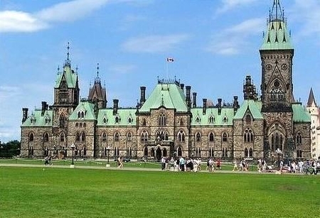 英國(guó)金斯頓大學(xué)世界排名第幾？
