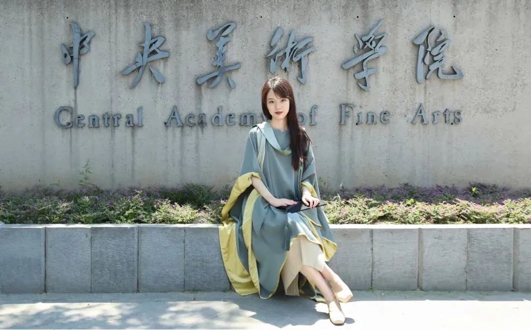 國內美院學士服火出圈！月薪90k的服裝設計師成“香餑餑”！