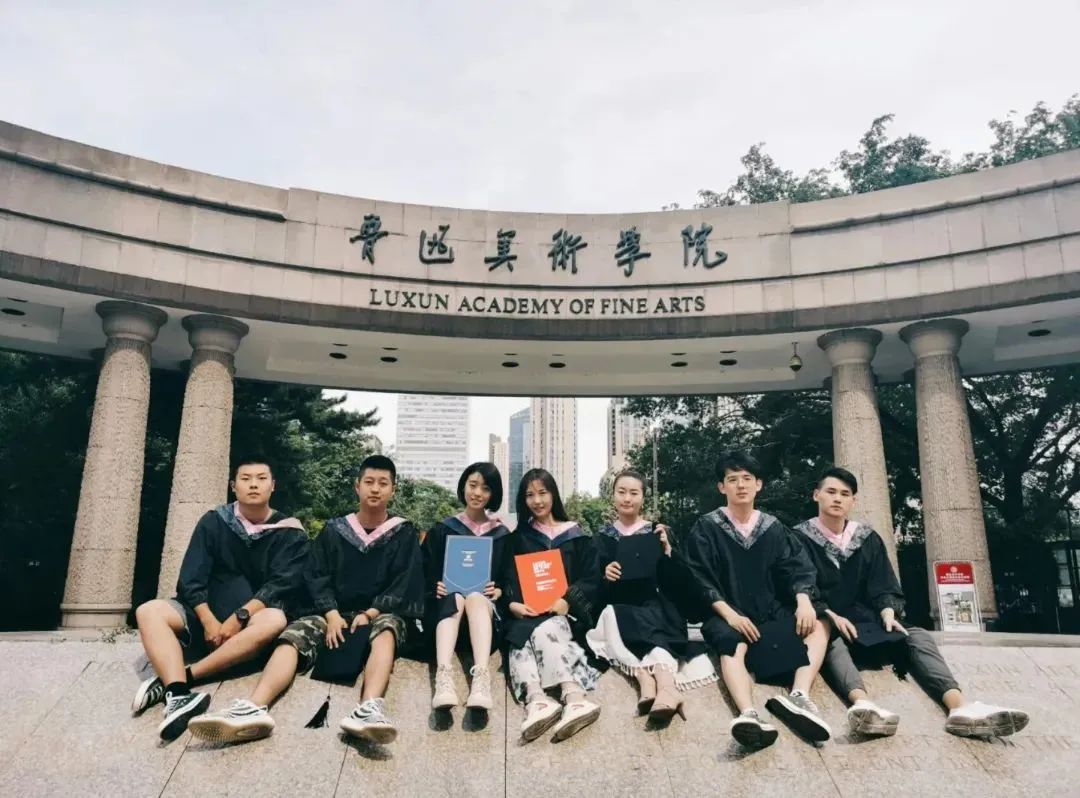 國內美院學士服火出圈！月薪90k的服裝設計師成“香餑餑”！