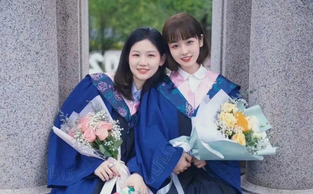 國內美院學士服火出圈！月薪90k的服裝設計師成“香餑餑”！