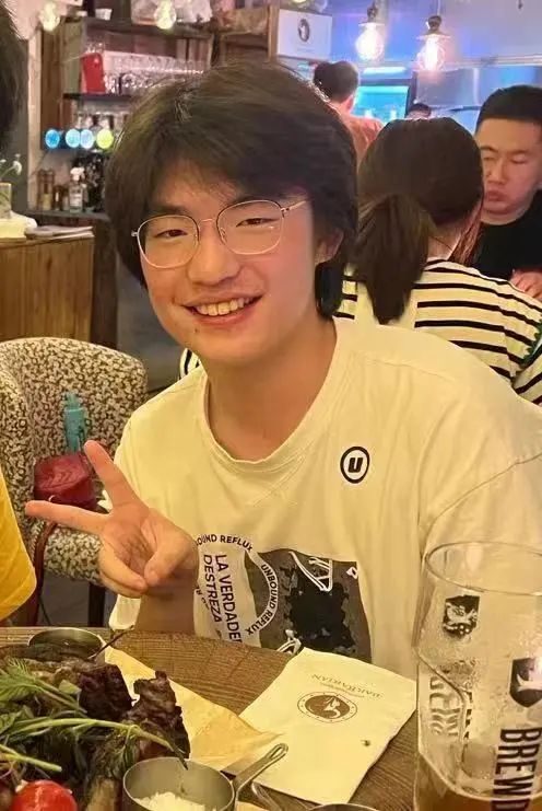 勇于抨擊人類對自然的破壞，他為保護(hù)鯨魚發(fā)聲，成功拿下全美TOP1羅德島的入場券！