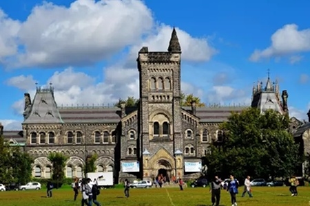 加拿大多倫多大學學費多少？