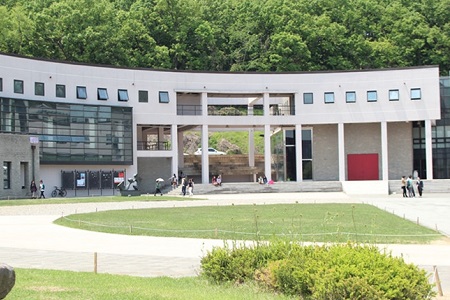 韓國首爾藝術大學是本科嗎？