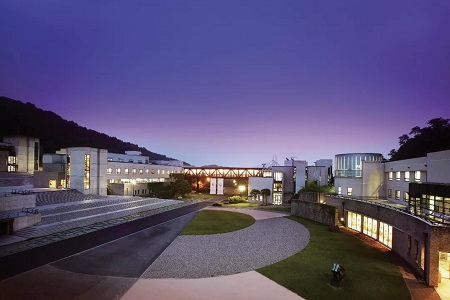 韓國首爾藝術大學是本科嗎？