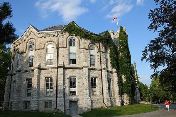 英國倫敦金斯頓大學(xué)世界排名情況如何？   
